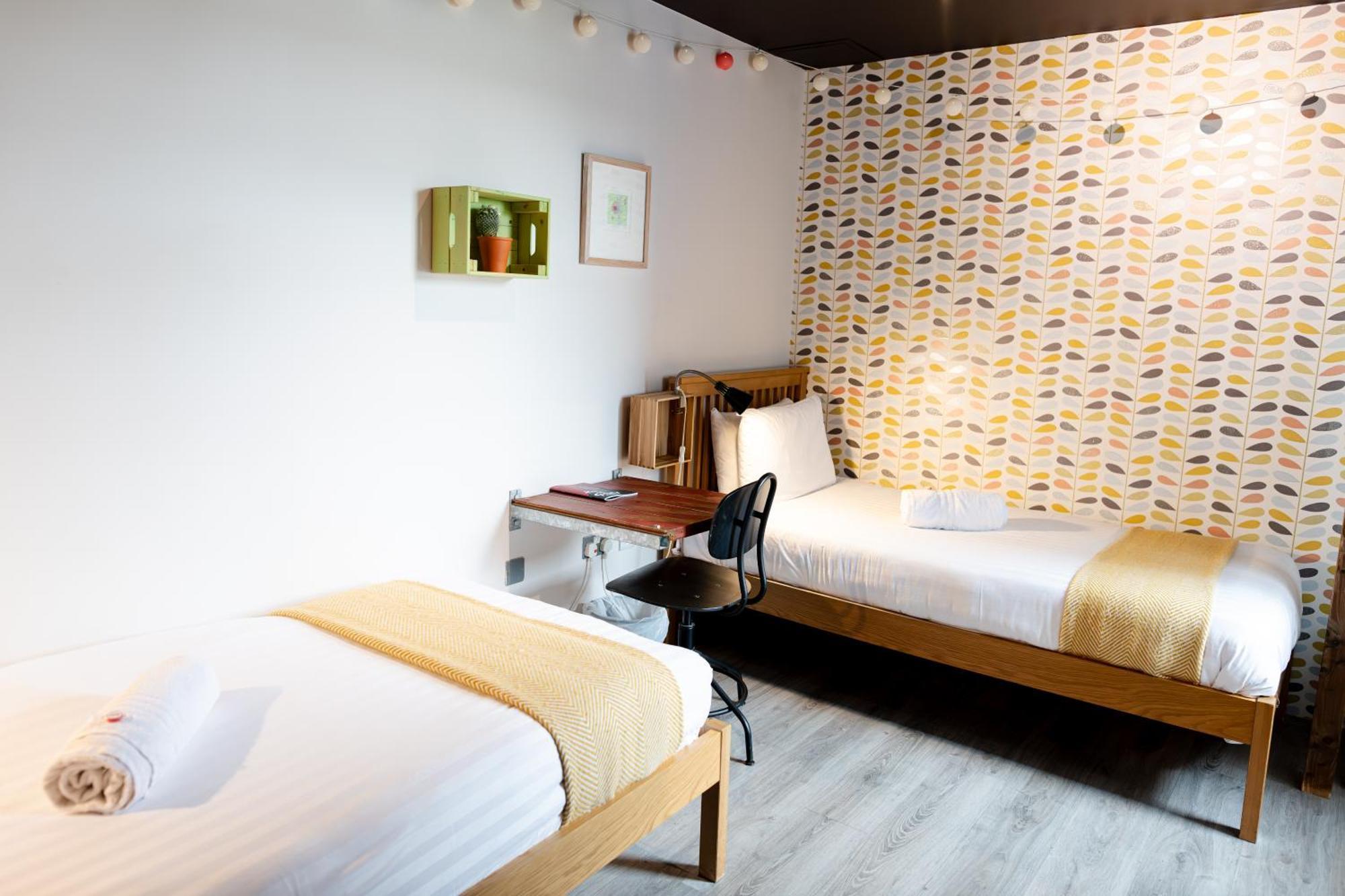 Twin Room,1550486398:JPEG